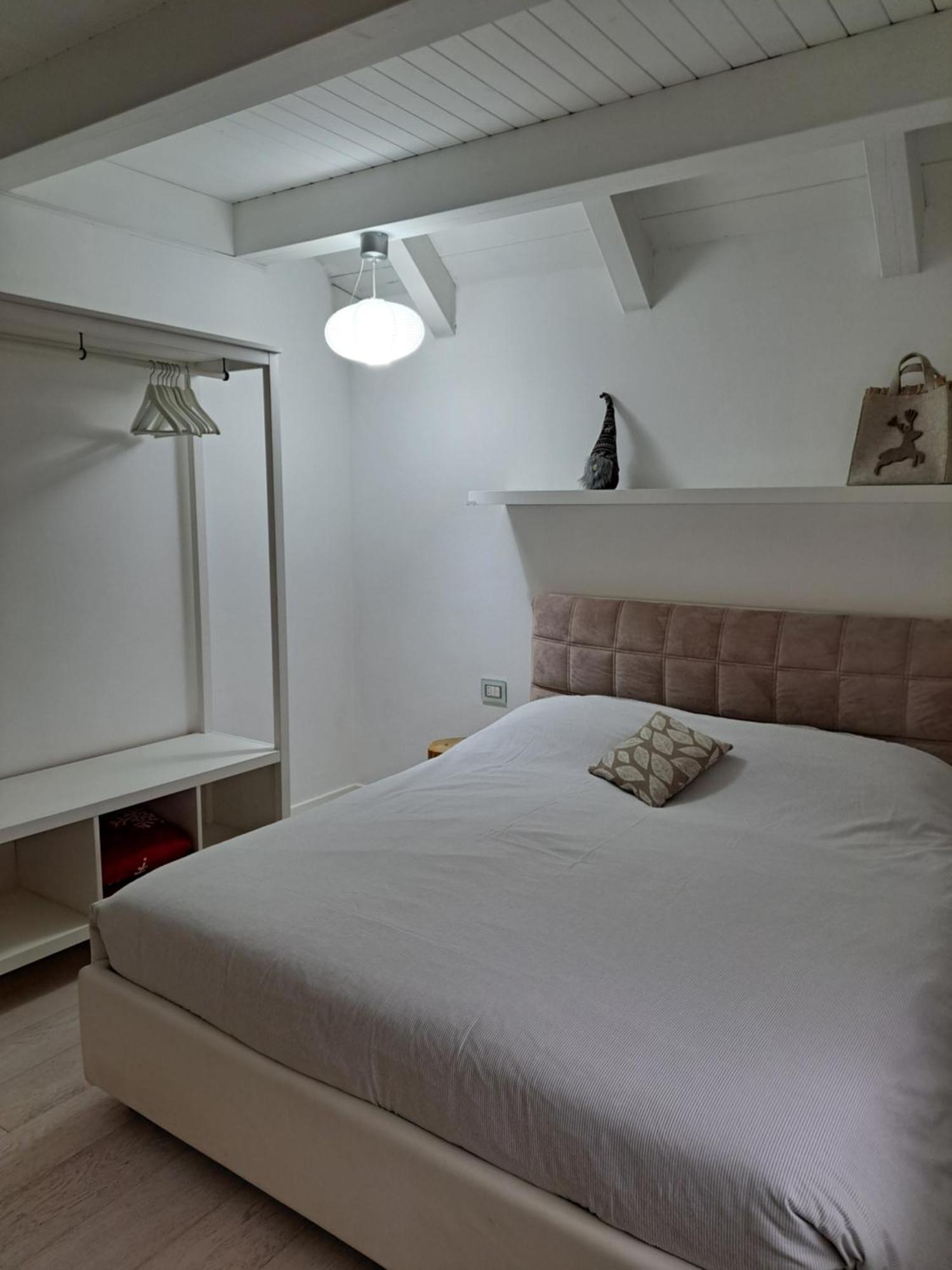 Home White Λάιβες Εξωτερικό φωτογραφία